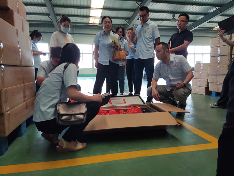 山東礦安機(jī)電電商全體員工去廠實(shí)地學(xué)習(xí)產(chǎn)品知識