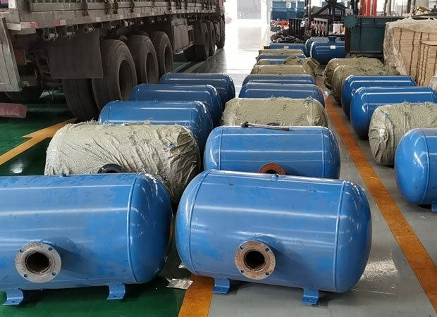 山東礦安機(jī)電44臺(tái)空氣炮裝車發(fā)貨