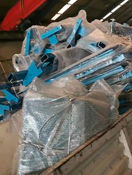 山東礦安一批無(wú)壓風(fēng)門(mén)裝車(chē)發(fā)貨