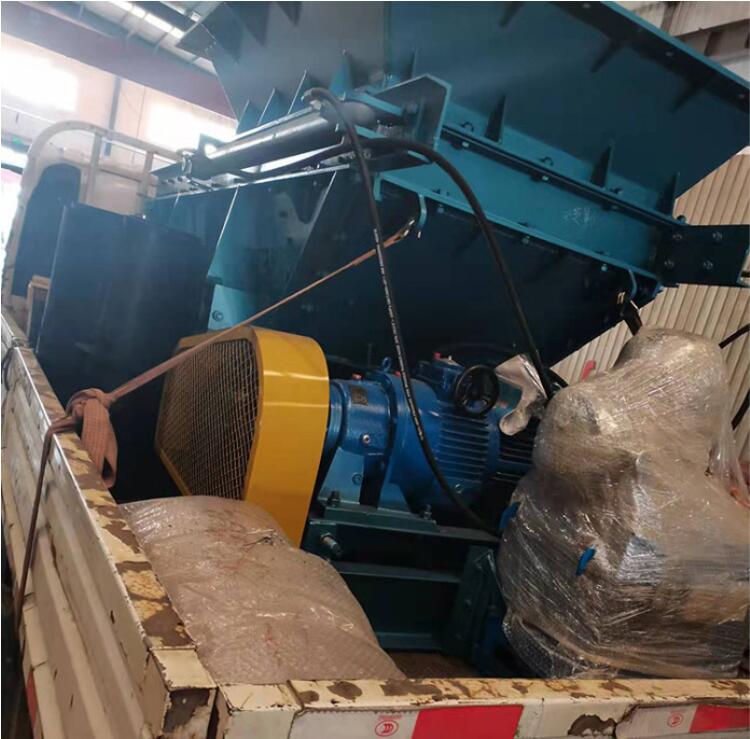 山東礦安機電生產(chǎn)的GLD皮帶給煤機裝車發(fā)貨