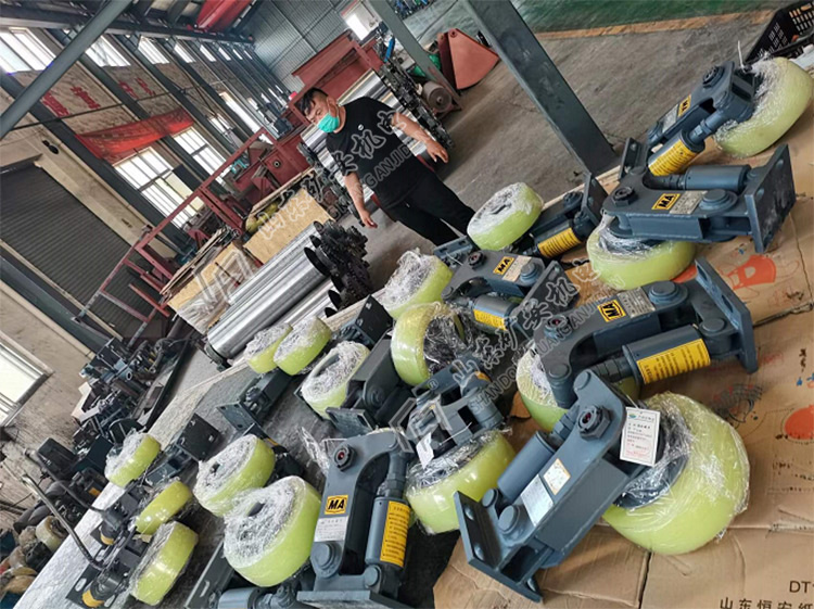 山東礦安機電一批滾輪罐耳發(fā)往河南周口