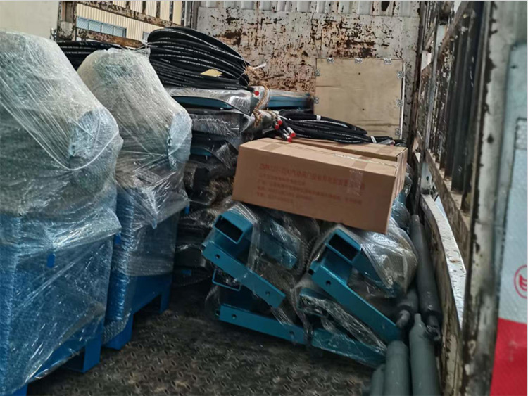 山東礦安機電生產(chǎn)的一批無壓風門裝車發(fā)貨