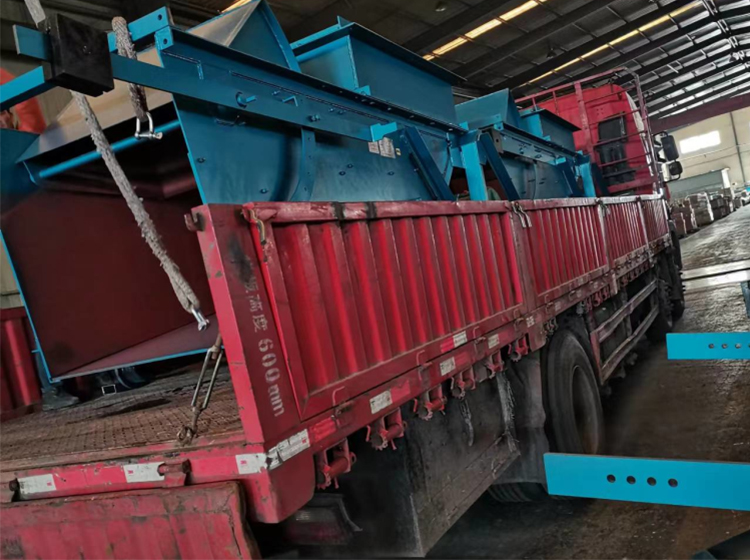 山東礦安機(jī)電生產(chǎn)的往復(fù)式給煤機(jī)裝車發(fā)貨