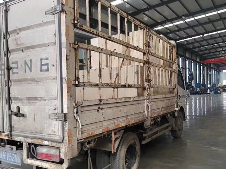 山東礦安機(jī)電一批氣動隔膜泵發(fā)貨