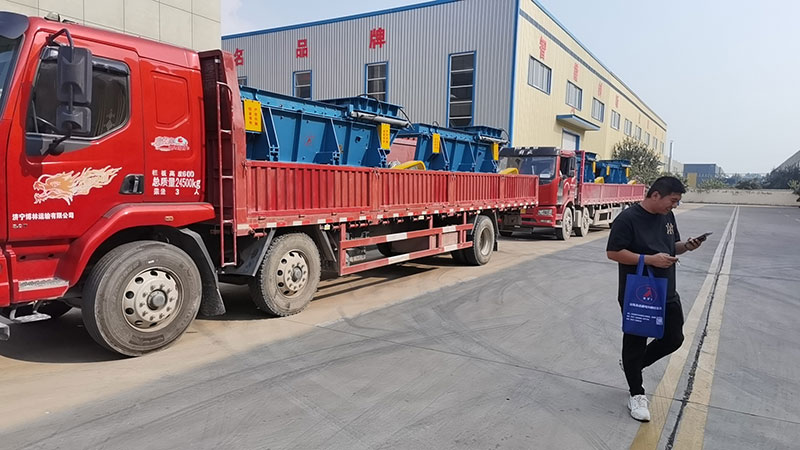 山東礦安機電生產(chǎn)的一批帶式給煤機發(fā)貨