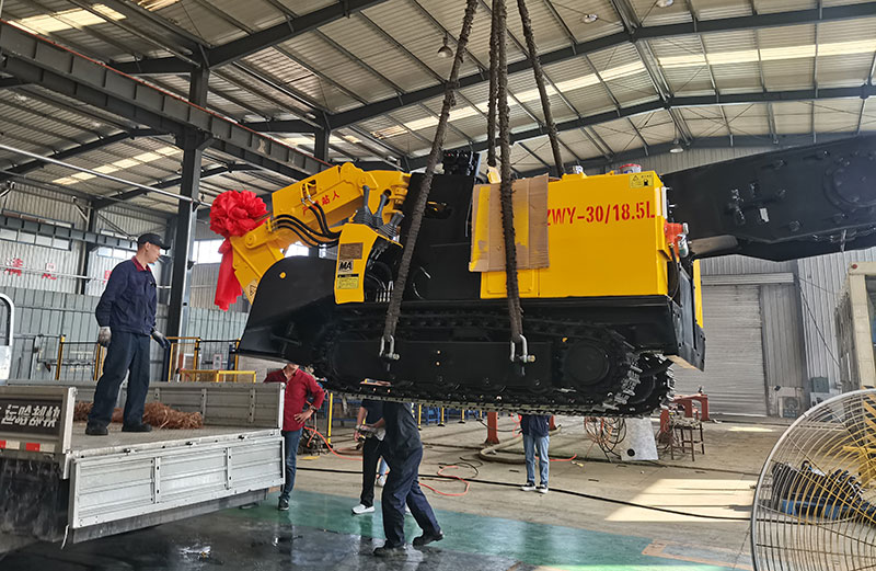 山東礦安機電生產(chǎn)的礦用防爆扒渣機裝車發(fā)貨