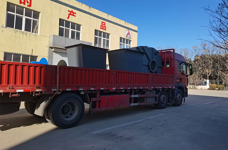 山東礦安機電生產的立井定量斗裝置裝車發(fā)貨