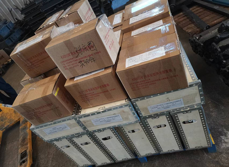 山東礦安機電自主研發(fā)生產(chǎn)的礦用電子圍欄防護系統(tǒng)裝車發(fā)貨