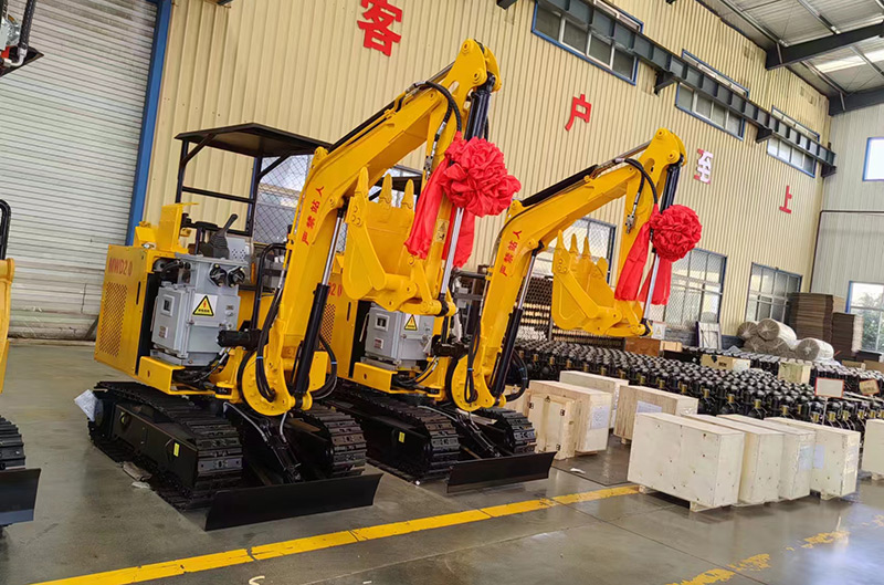 山東礦安機電生產(chǎn)的兩臺2.0電動挖掘機發(fā)貨