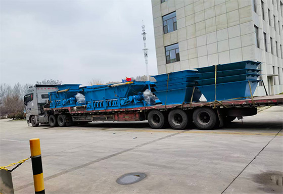 山東礦安機電有限公司九臺加長給煤機順利發(fā)往內(nèi)蒙古鄂爾多斯